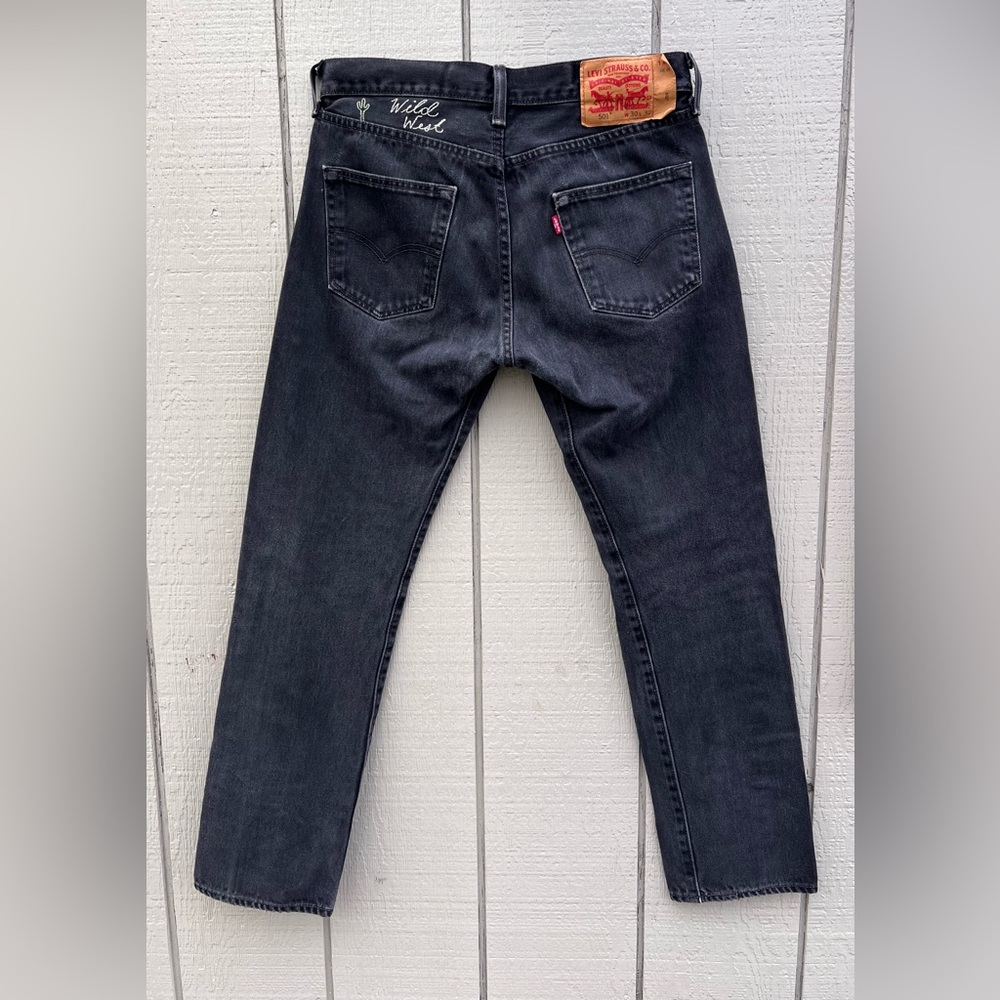 “Wild West” embroidered Levi’s black jeans 501